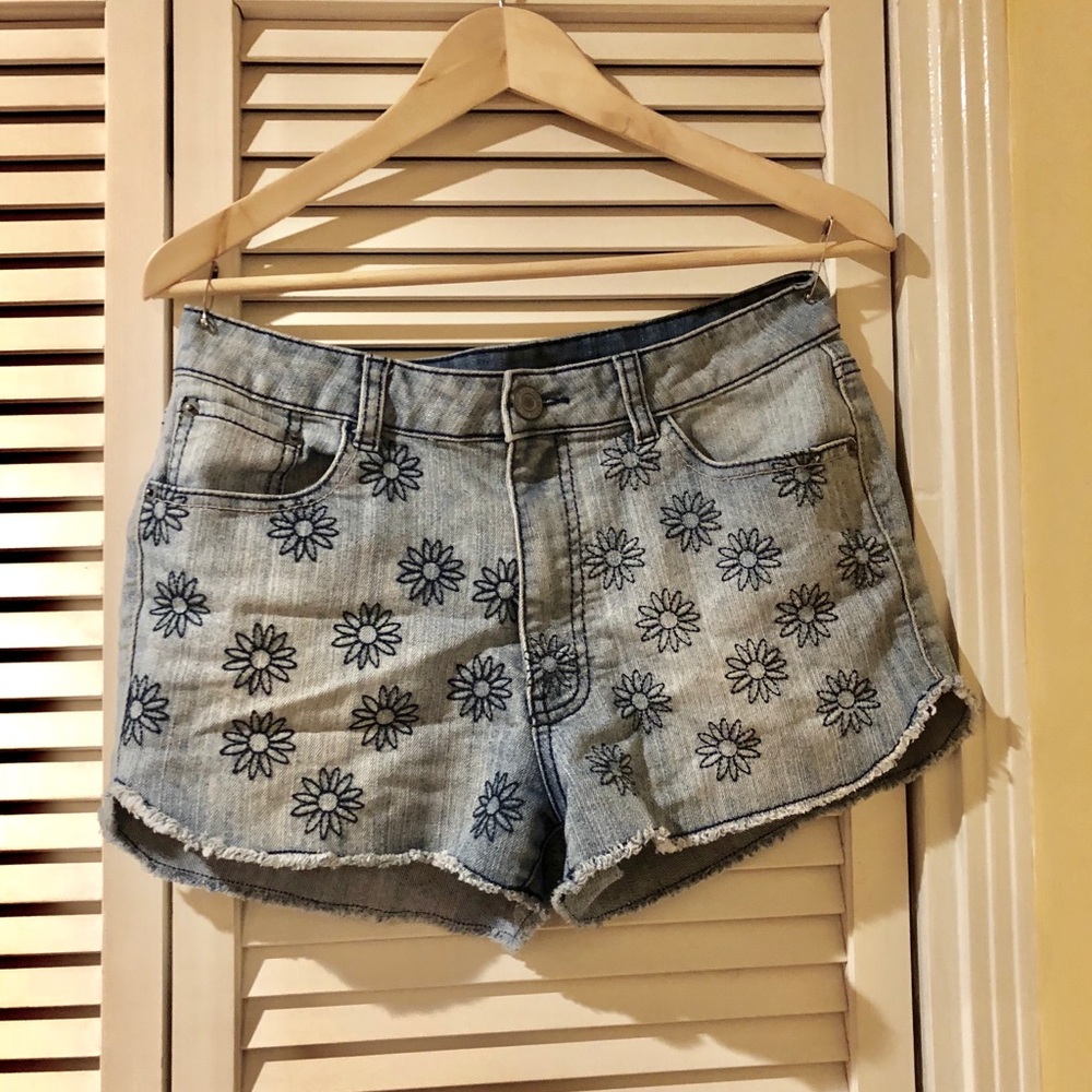 Cute Flower print denim shorts